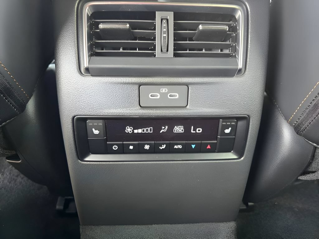Certified 2025 MAZDA CX-70 Plug-In Hybrid w/ Premium Plus AWD/4WD image 28