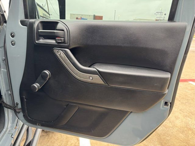 Used 2014 Jeep Wrangler Unlimited Sport w/ Connectivity Group image 33