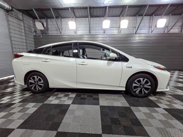 Used 2018 Toyota Prius Prime Advanced image 9