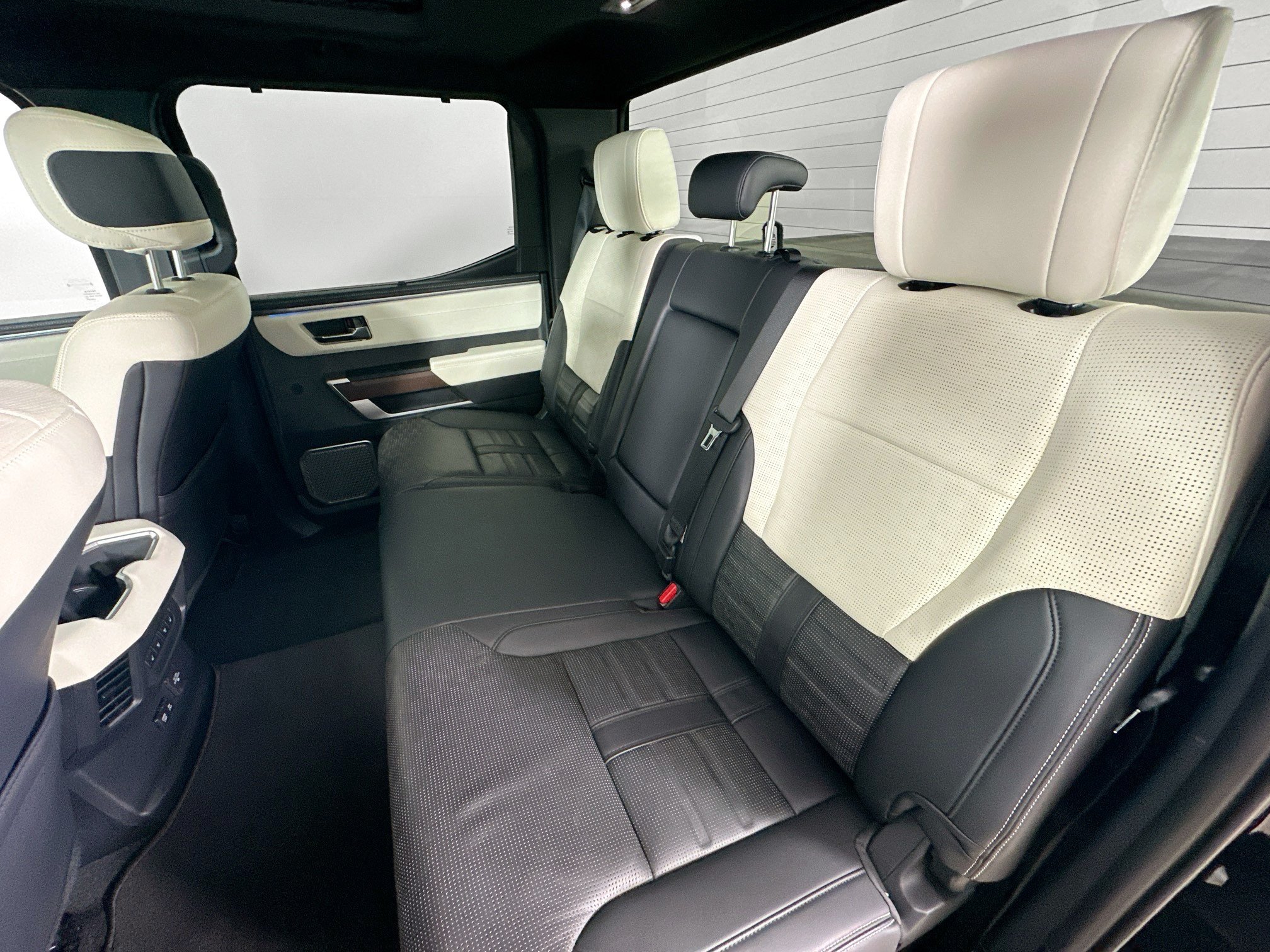 Used 2024 Toyota Tundra Capstone AWD/4WD image 31