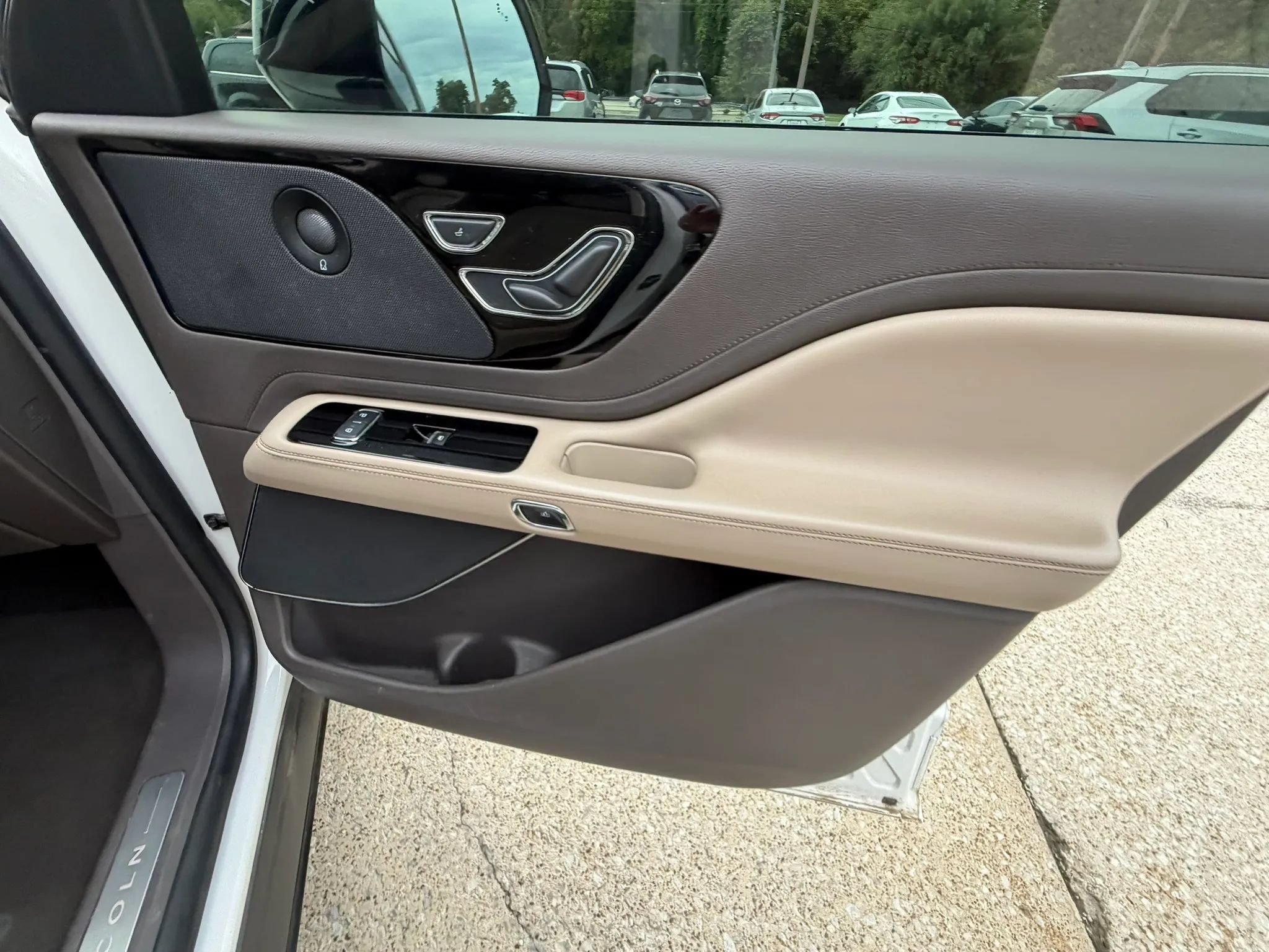 Used 2020 Lincoln Aviator Reserve w/ Elements Package Plus RWD image 15