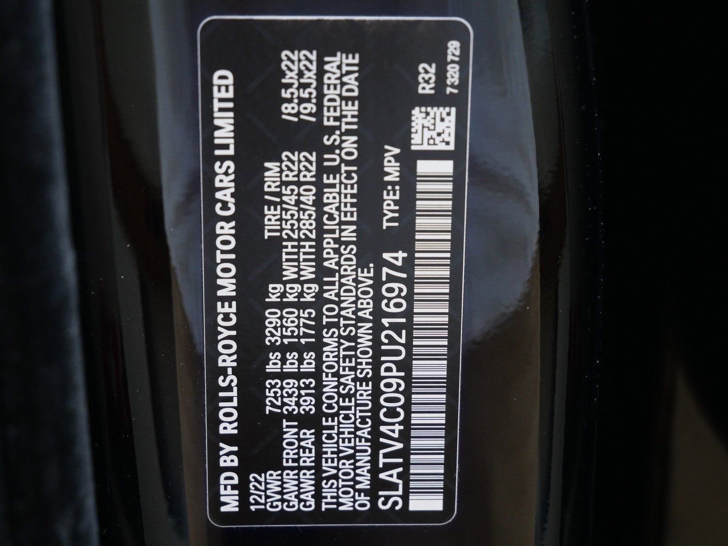 Certified 2023 Rolls-Royce Cullinan w/ Cullinan Package image 35