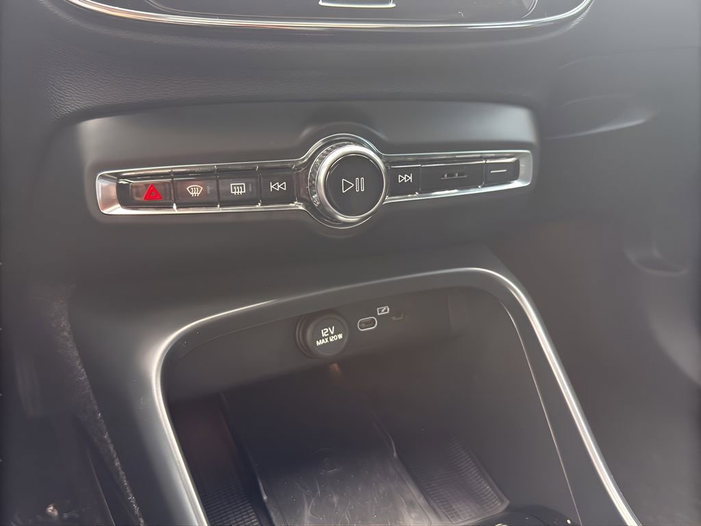 Used 2023 Volvo C40 P8 Recharge Ultimate AWD/4WD image 18