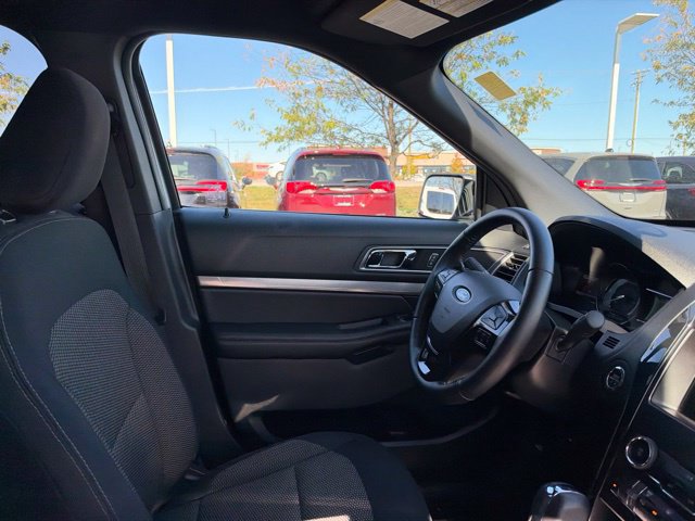 Used 2019 Ford Explorer XLT w/ Equipment Group 201A AWD/4WD image 38