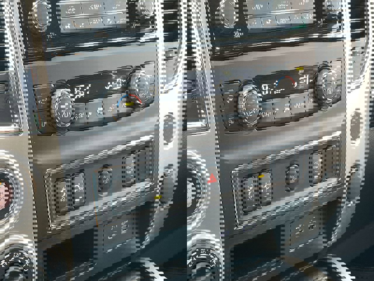 Used 2021 Nissan Titan SV w/ SV Convenience Package image 35