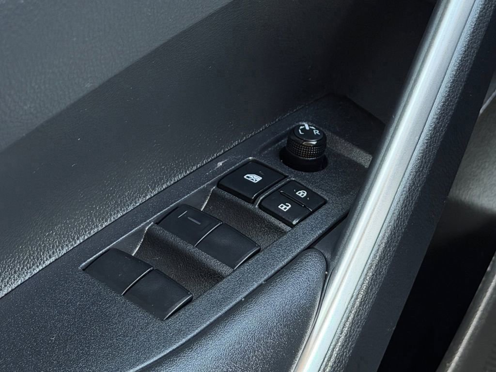 Used 2023 Toyota Corolla Cross LE w/ Moonroof Package image 18