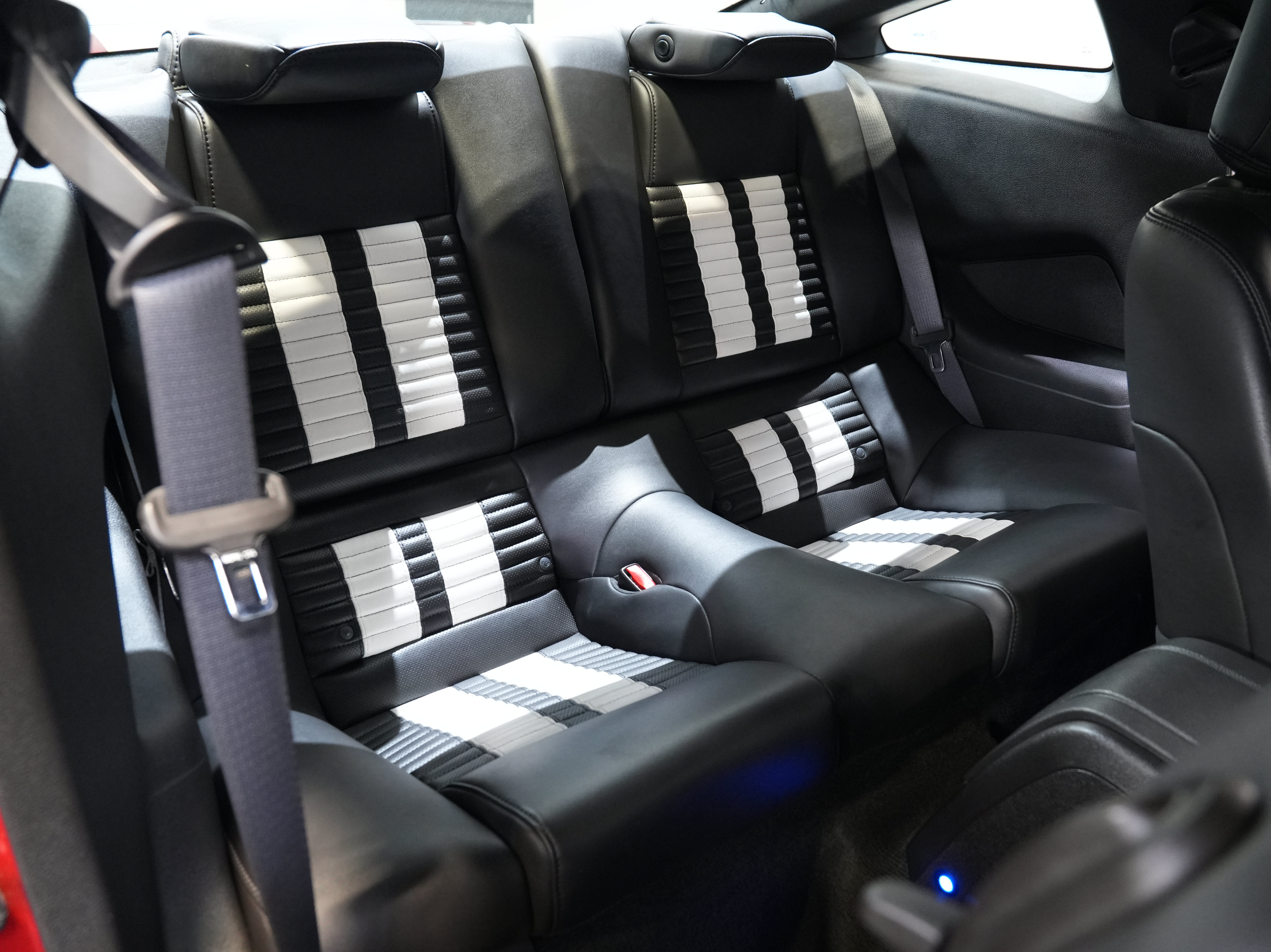 Used 2013 Ford Mustang Shelby GT500 w/ Electronics Pkg RWD image 32