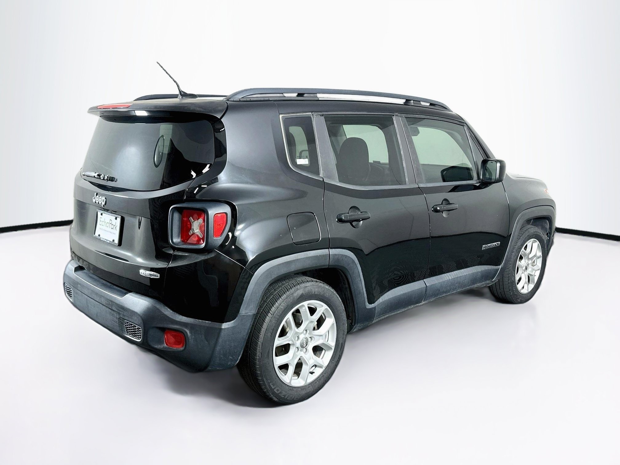 Used 2017 Jeep Renegade Latitude w/ Popular Equipment Group FWD image 9