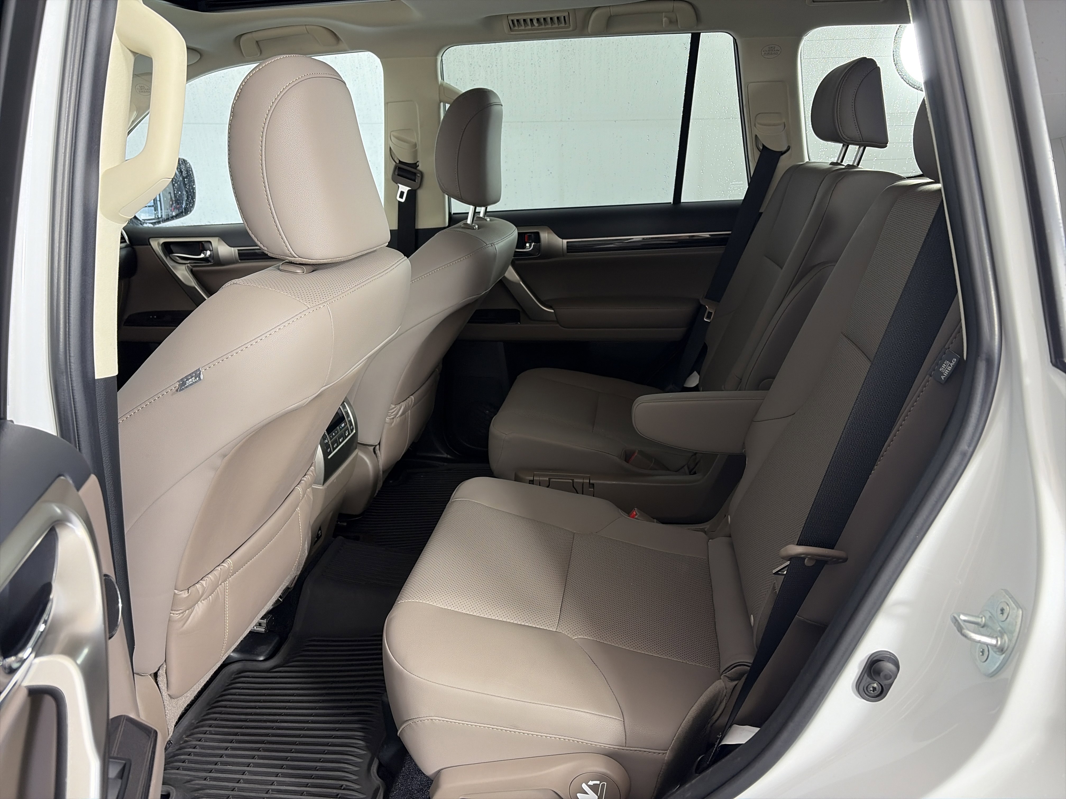 Used 2021 Lexus GX 460 Premium w/ Accessory Package image 7