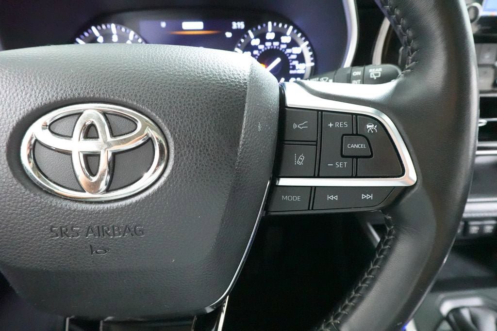 Used 2020 Toyota Highlander XLE AWD/4WD image 13