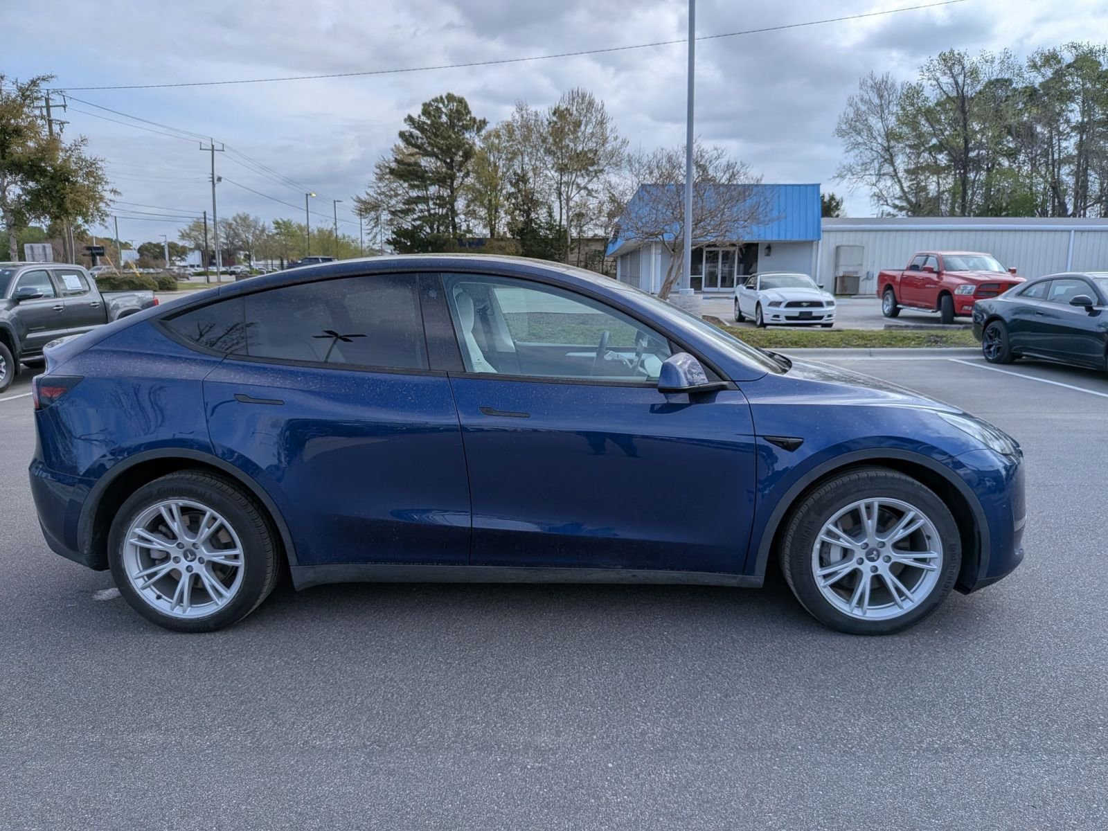 Used 2023 Tesla Model Y Long Range AWD/4WD image 2