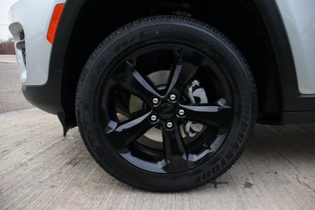 New 2025 Jeep Grand Cherokee Altitude image 23
