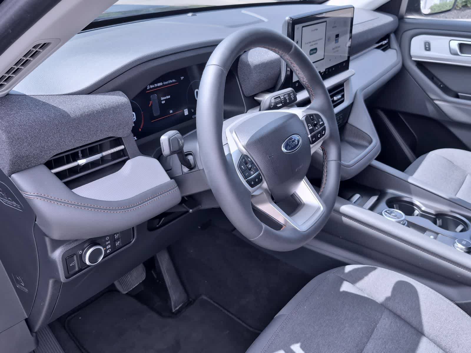 Certified 2025 Ford Explorer Active AWD/4WD image 10
