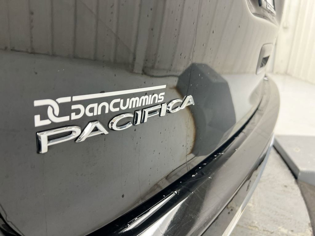 Used 2024 Chrysler Pacifica Touring-L image 26