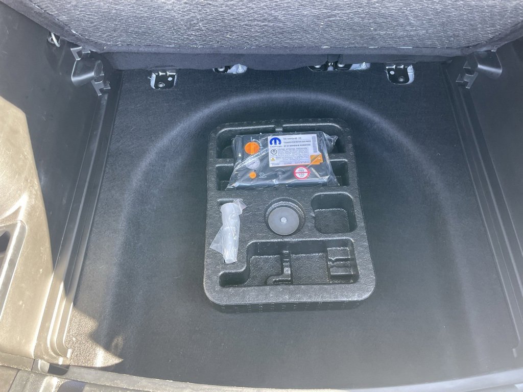 Used 2024 Jeep Compass Latitude image 31