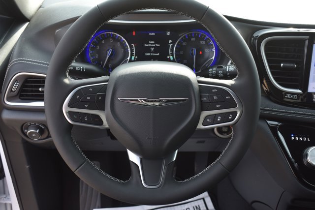 New 2026 Chrysler Pacifica Select image 20