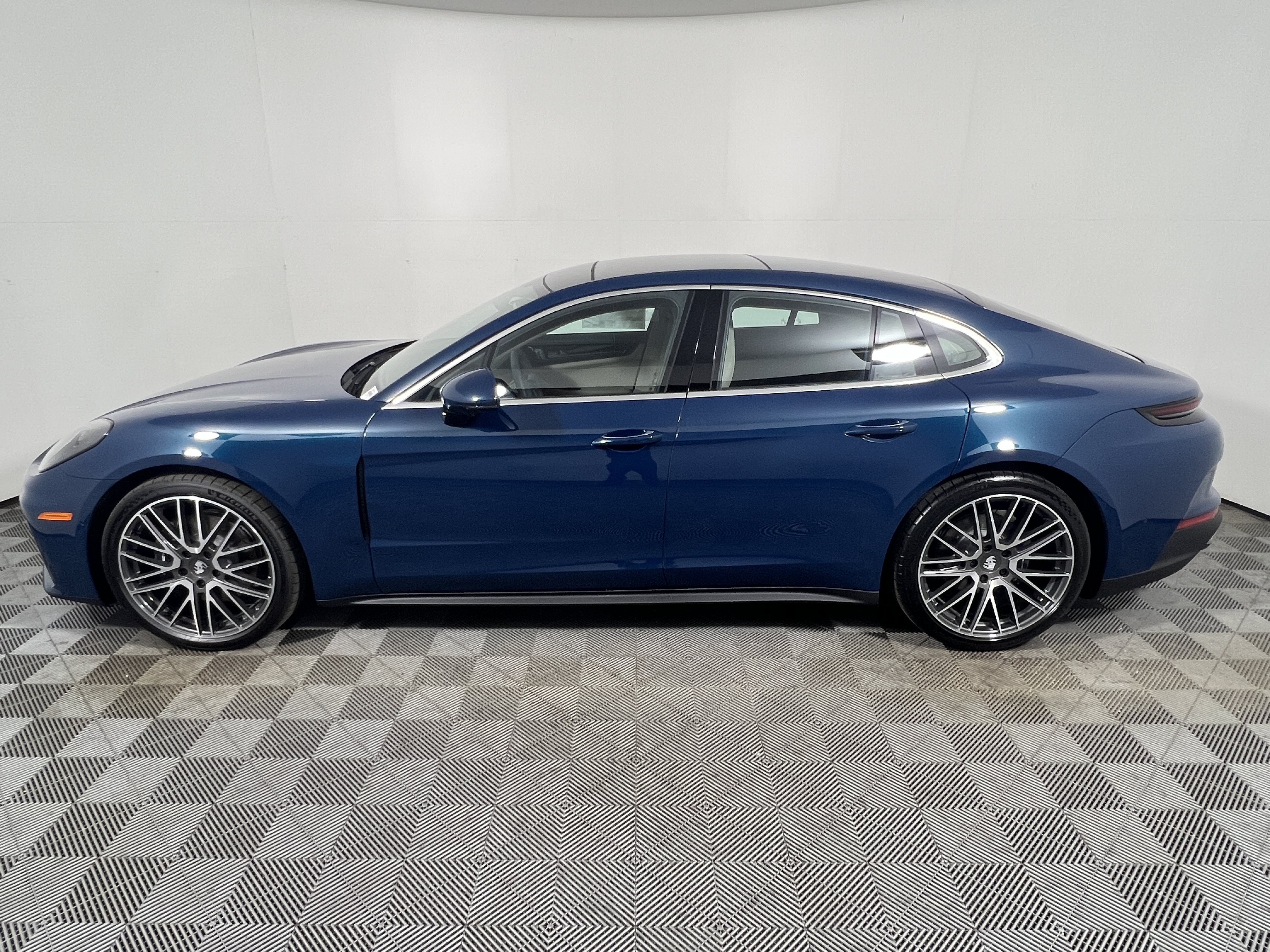 New 2026 Porsche Panamera 4 AWD/4WD image 2
