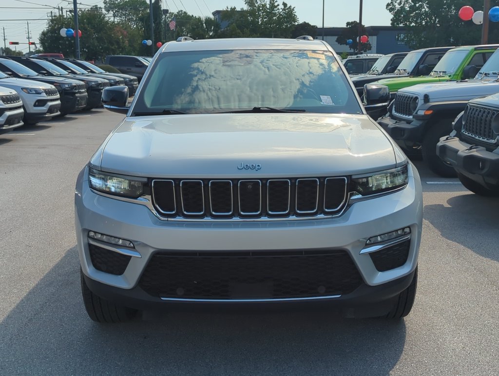 Used 2022 Jeep Grand Cherokee Limited 4xe w/ Luxury Tech Group II AWD/4WD image 9