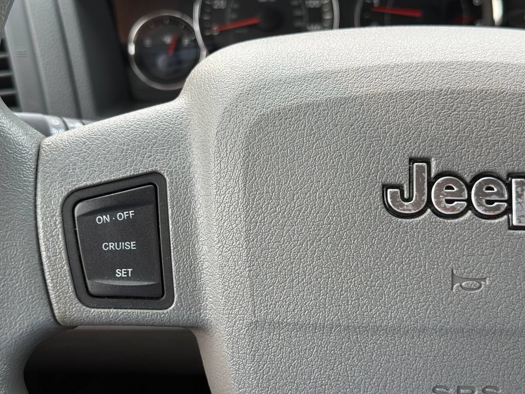 Used 2007 Jeep Grand Cherokee Laredo w/ Cargo Convenience Group AWD/4WD image 14