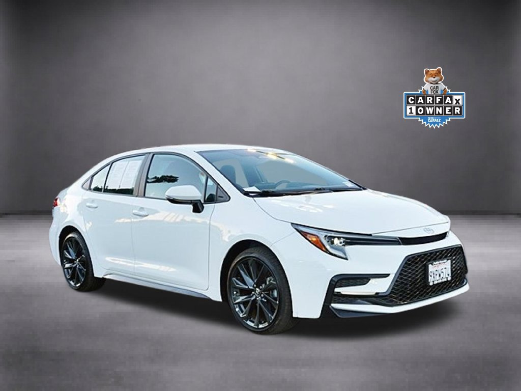 Used 2026 Toyota Corolla SE FWD image 2