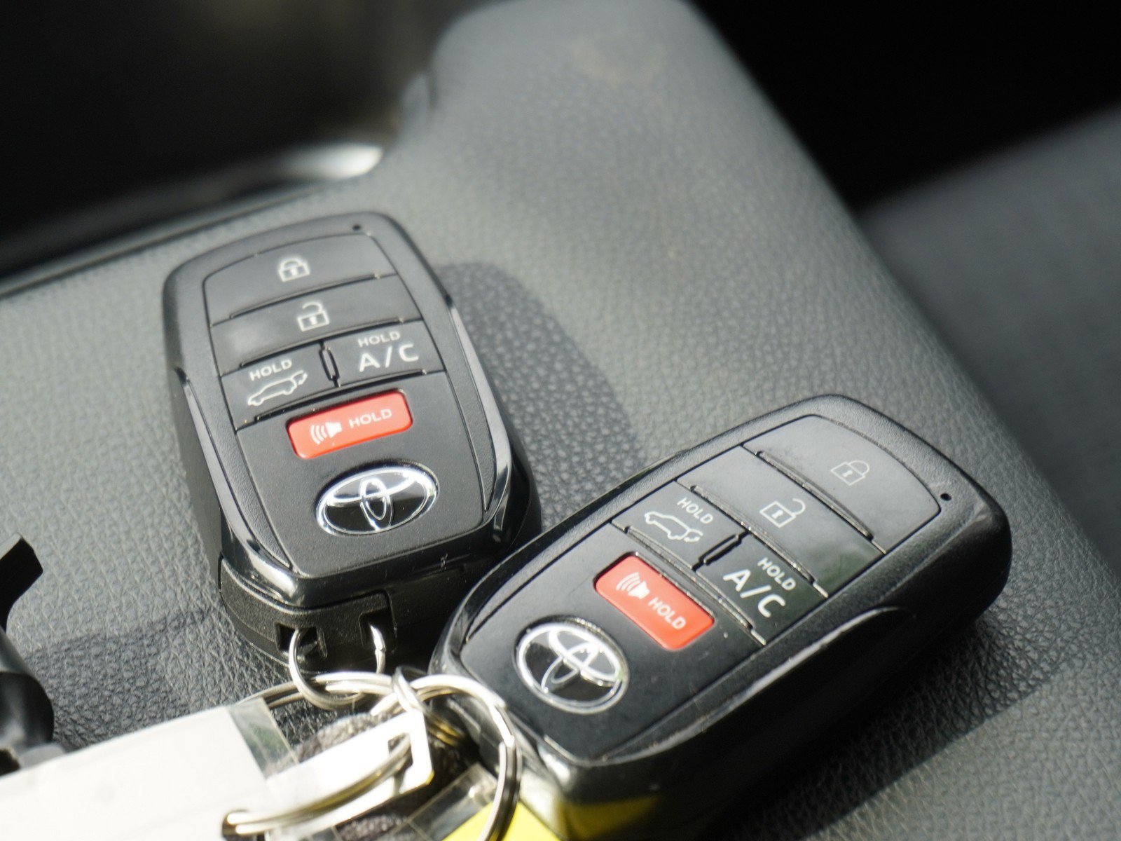 Used 2023 Toyota bZ4X Limited image 19