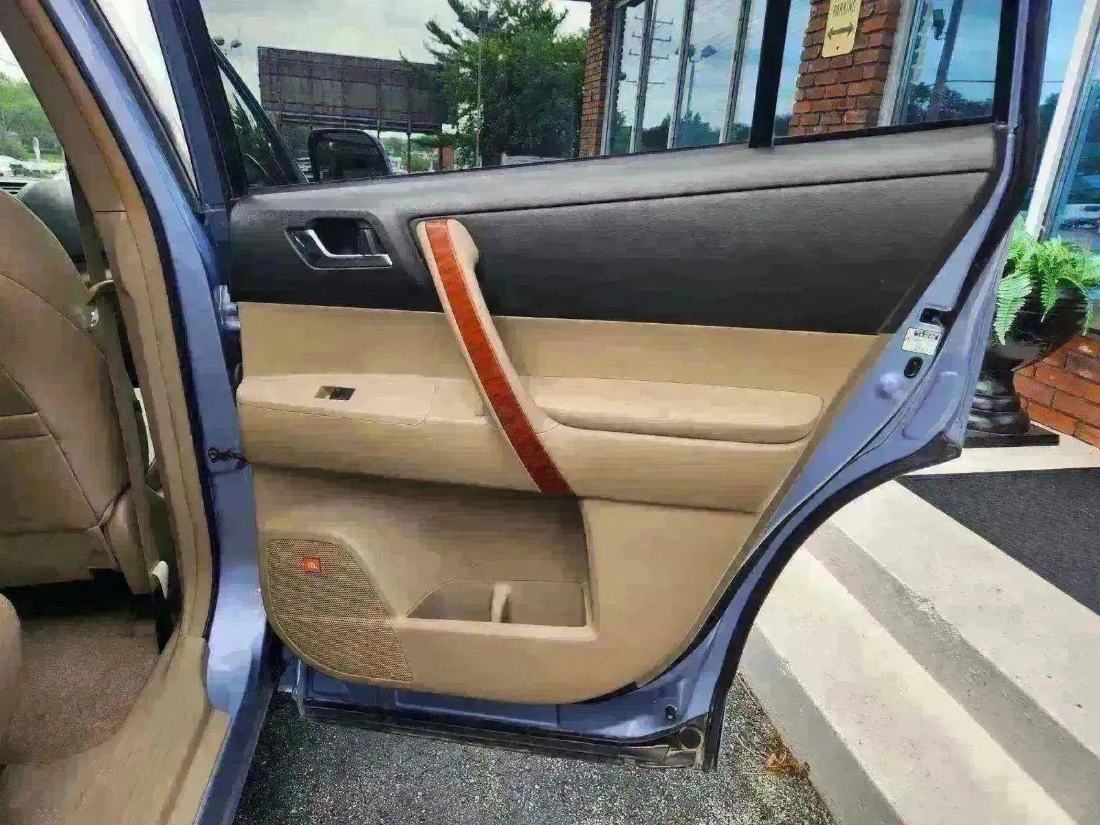 Used 2010 Toyota Highlander Limited image 50