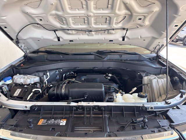 Used 2020 Ford Explorer XLT w/ Equipment Group 202A AWD/4WD image 38
