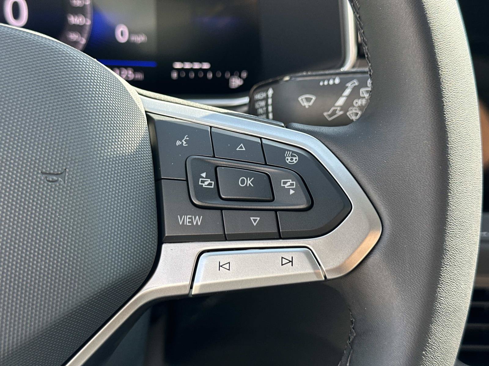New 2027 Volkswagen Taos SE FWD image 10