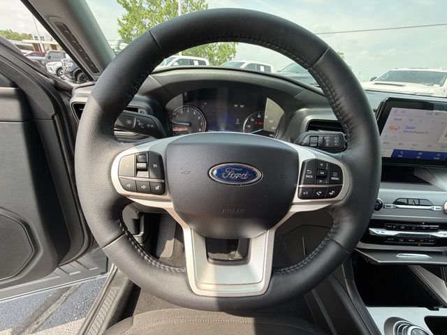 Used 2024 Ford Explorer XLT AWD/4WD image 30