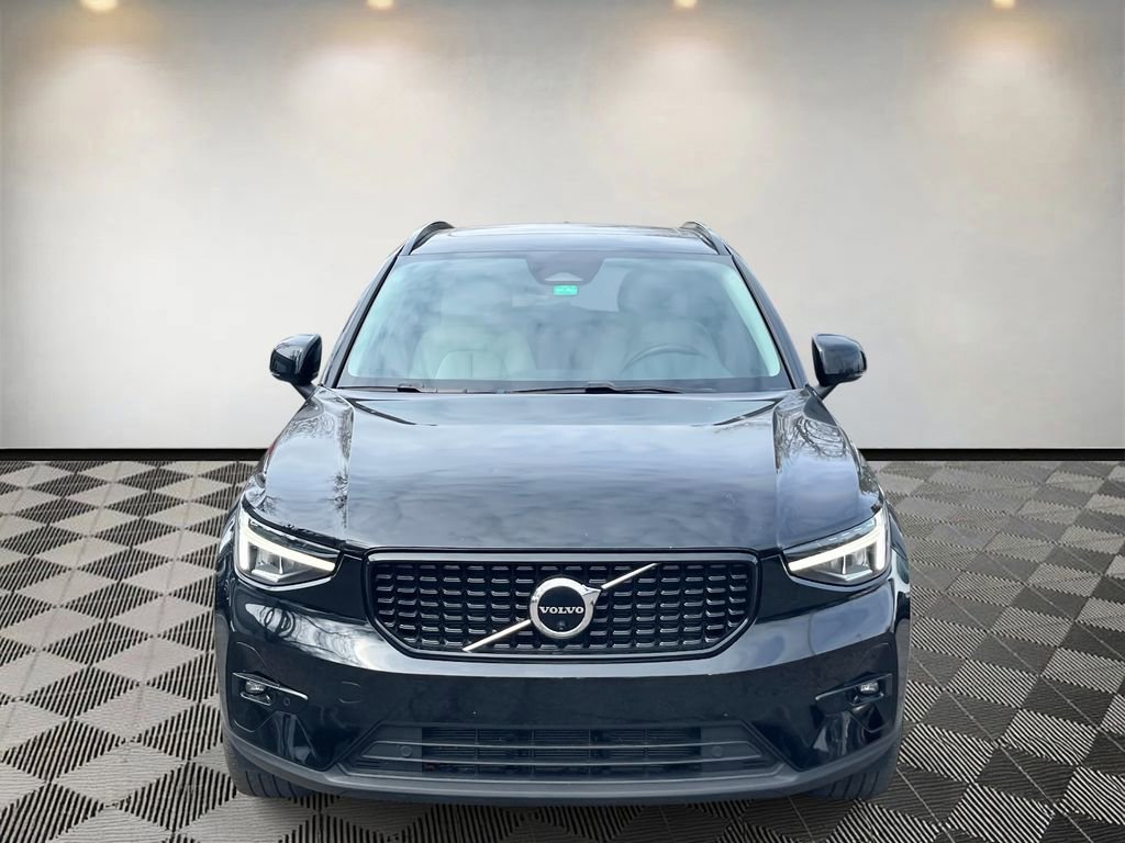 Used 2023 Volvo XC40 B4 Plus w/ Driver Assist Package image 8