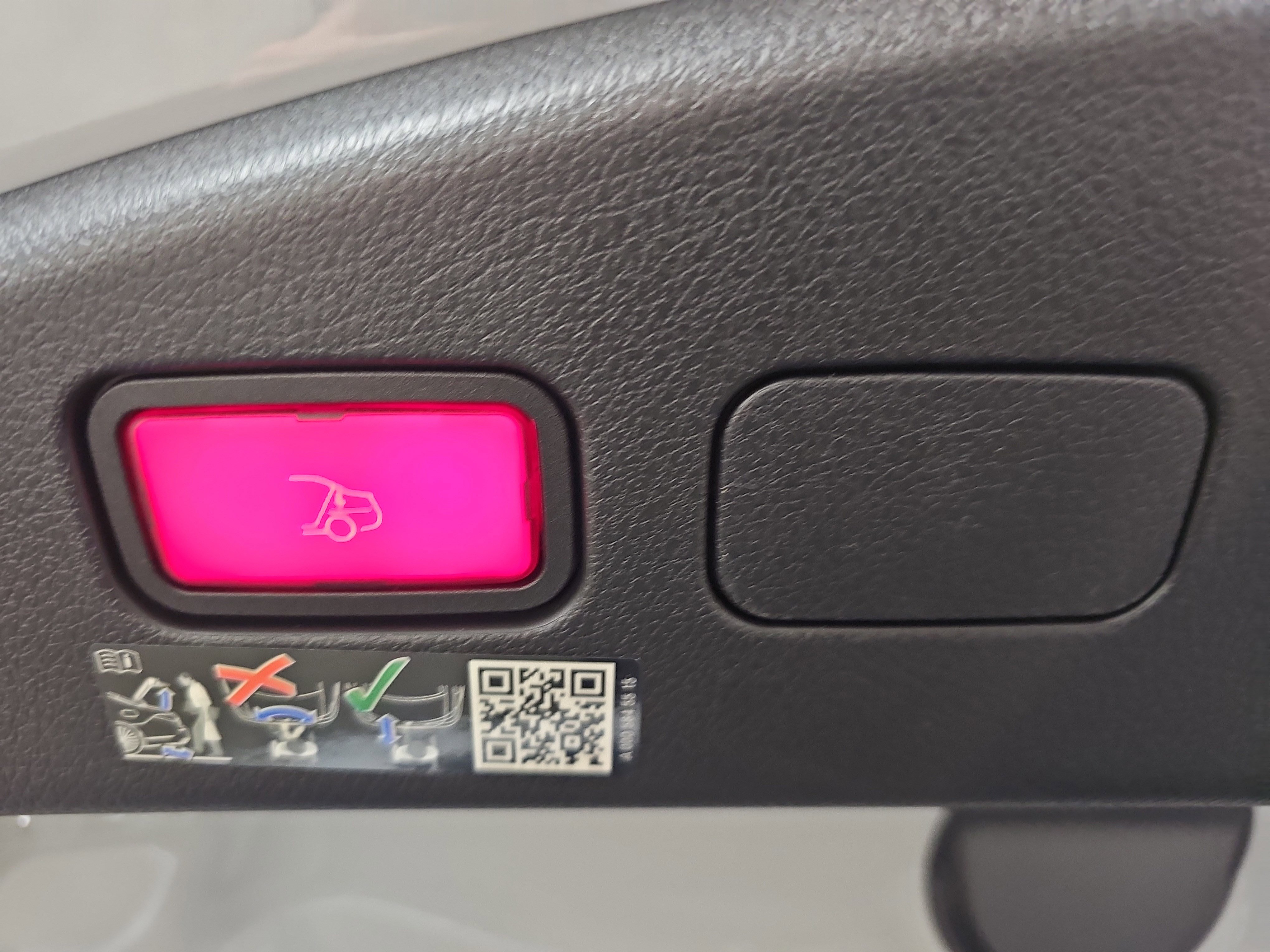 New 2026 Mercedes-Benz CLE 450 4MATIC Cabriolet image 13