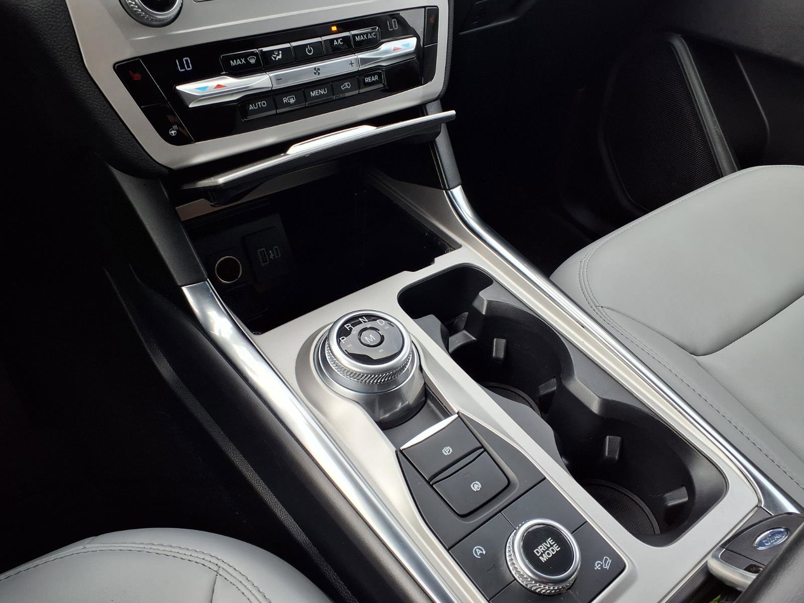 Used 2021 Ford Explorer XLT w/ Equipment Group 202A AWD/4WD image 13