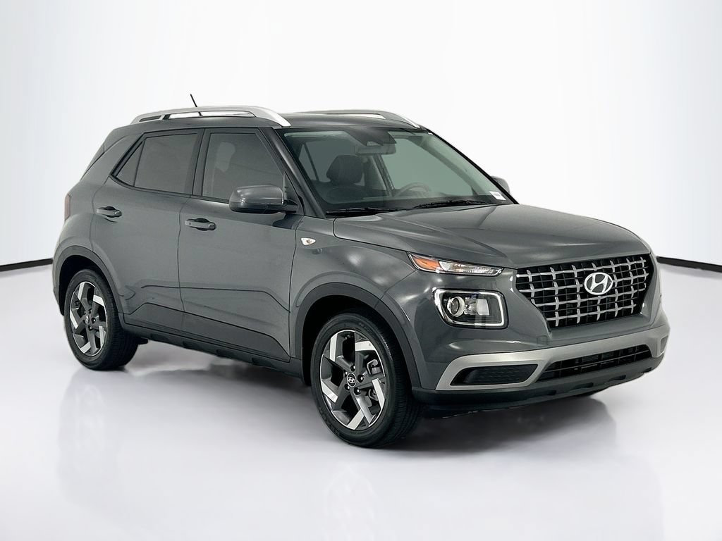 Used 2025 Hyundai Venue SEL FWD image 3