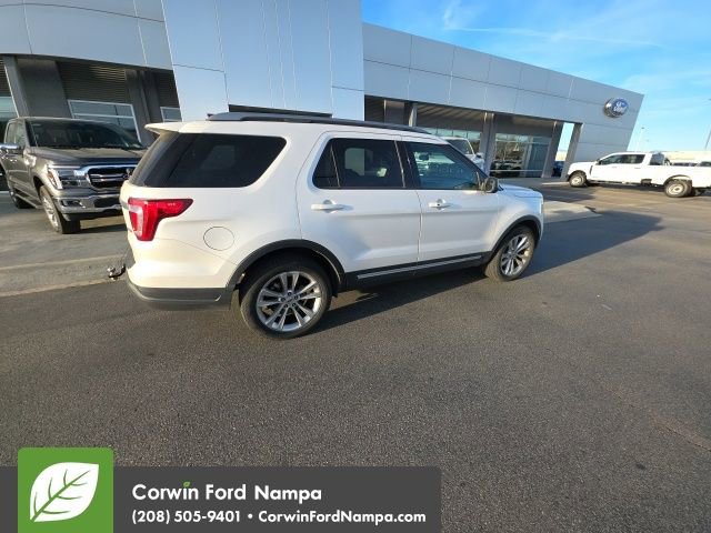 Used 2018 Ford Explorer XLT image 11