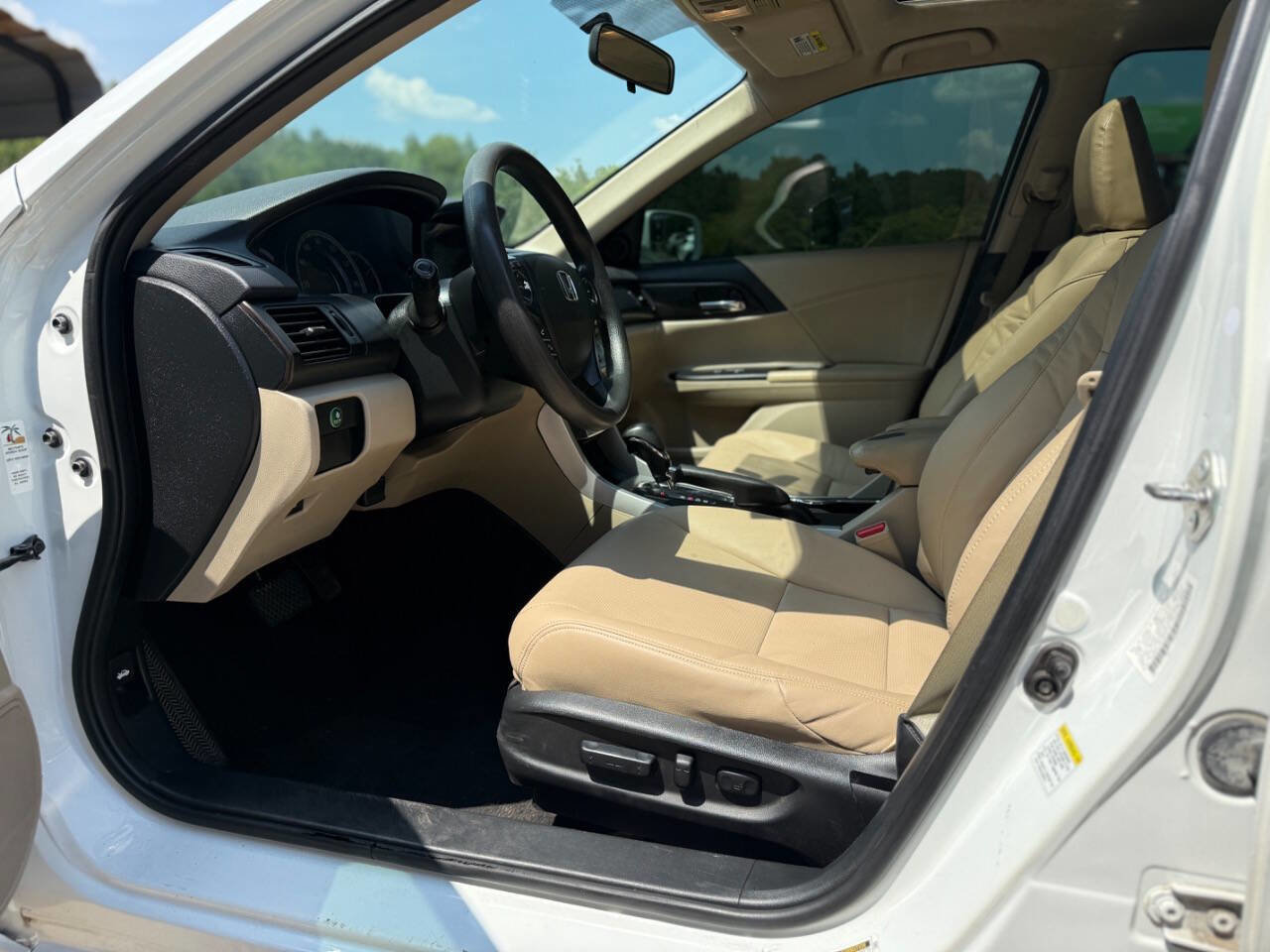 Used 2015 Honda Accord EX image 16