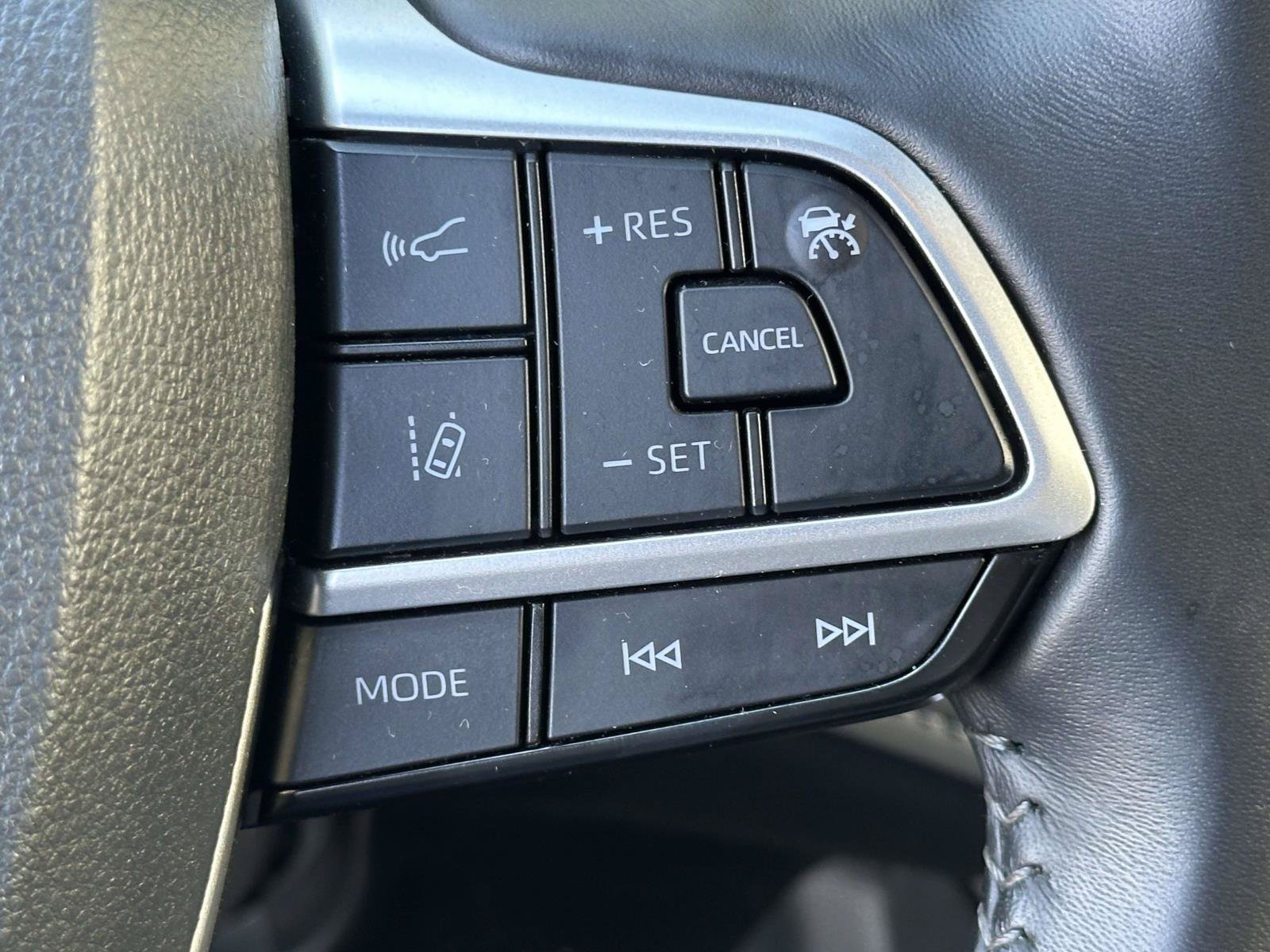 Used 2024 Toyota Highlander XSE AWD/4WD image 22