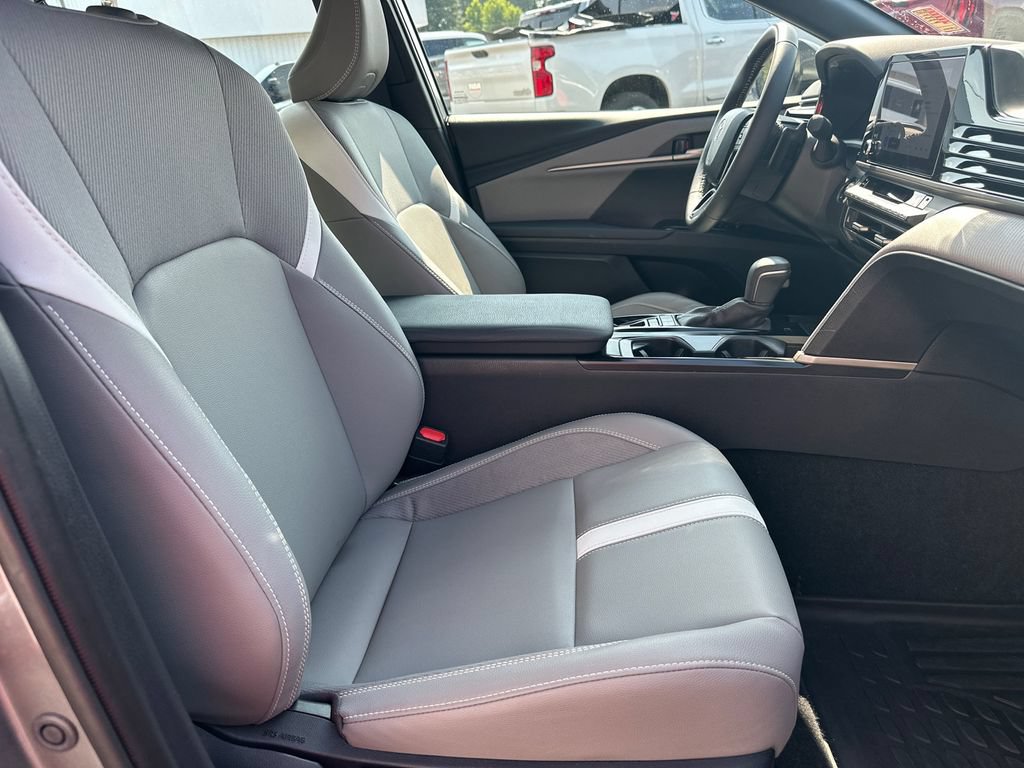 Used 2025 Toyota Camry SE w/ Convenience Package FWD image 14