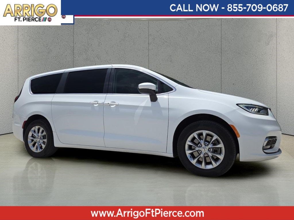 Used 2023 Chrysler Pacifica Touring-L AWD/4WD image 1