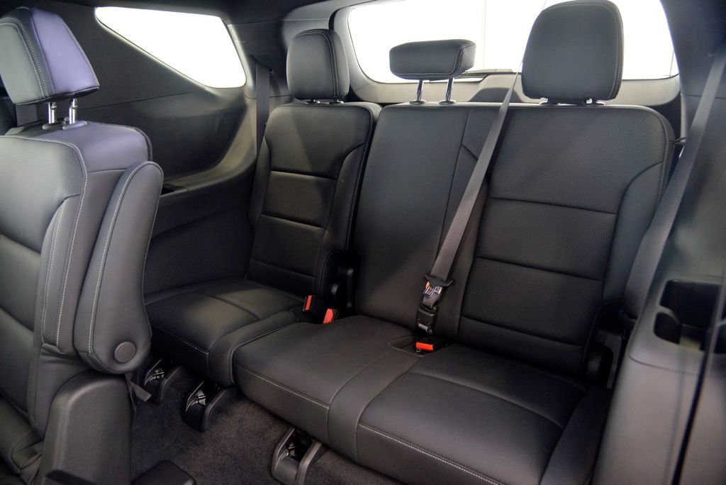 Used 2025 Chevrolet Traverse LT AWD/4WD image 28