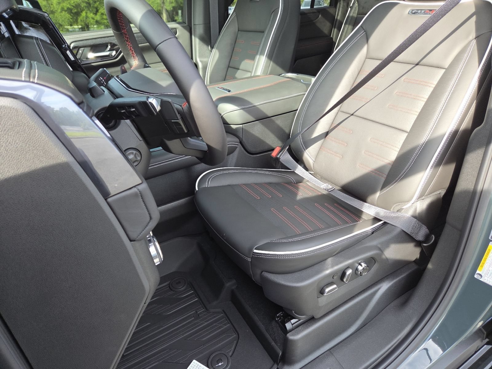 New 2026 GMC Yukon XL AT4 Ultimate w/ LPO, Floor Liner Package AWD/4WD image 34
