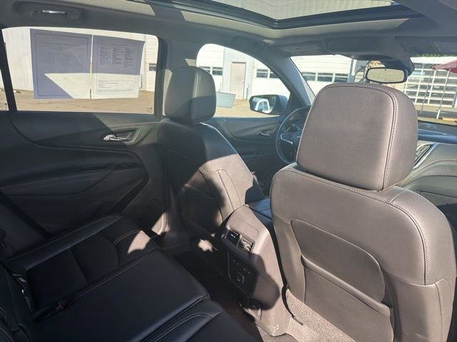 Used 2022 Chevrolet Equinox Premier AWD/4WD image 24