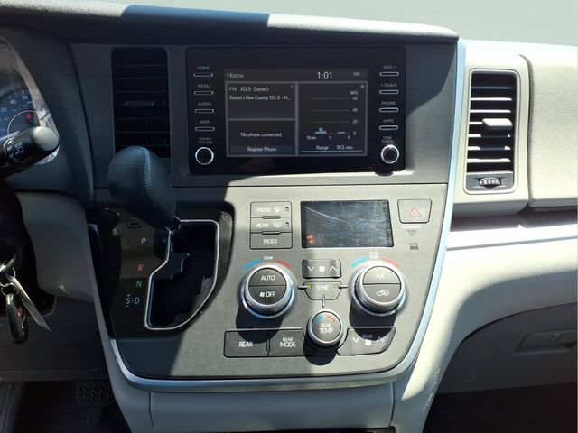 Used 2020 Toyota Sienna L FWD image 18