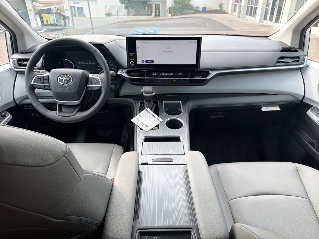 Used 2025 Toyota Sienna XLE image 15