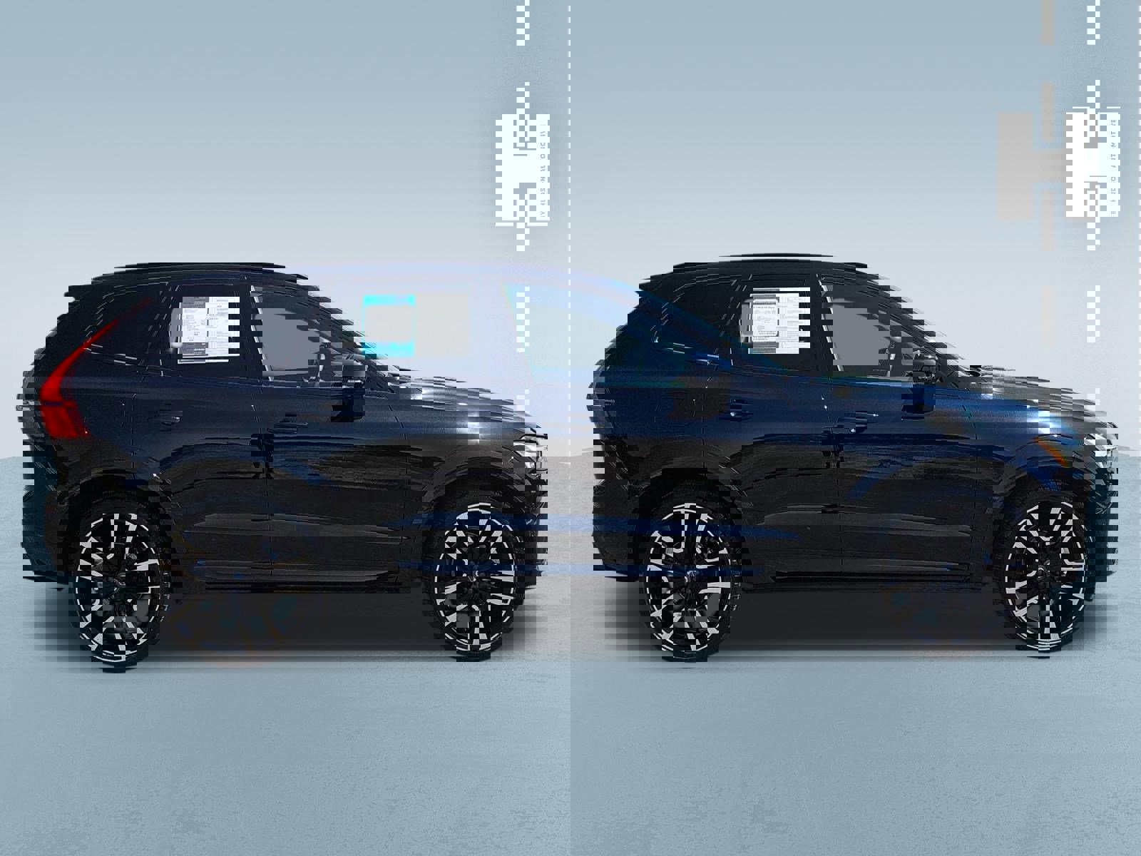 Used 2023 Volvo XC60 B5 Ultimate w/ Protection Package Premier FWD image 2