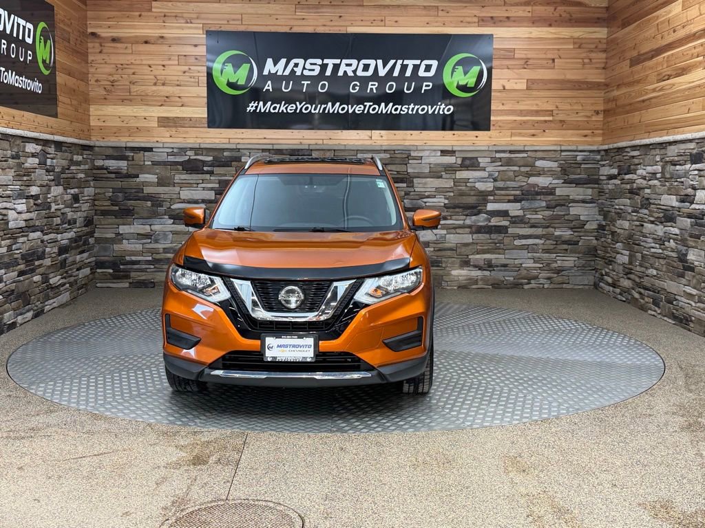 Used 2018 Nissan Rogue SV w/ Sun & Sound Touring Package image 3