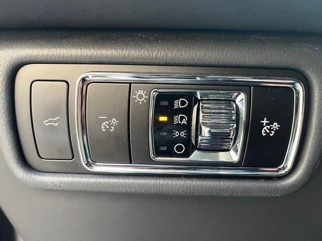 Used 2025 Lincoln Aviator AWD image 16