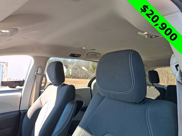 Certified 2023 Chrysler Voyager LX image 15