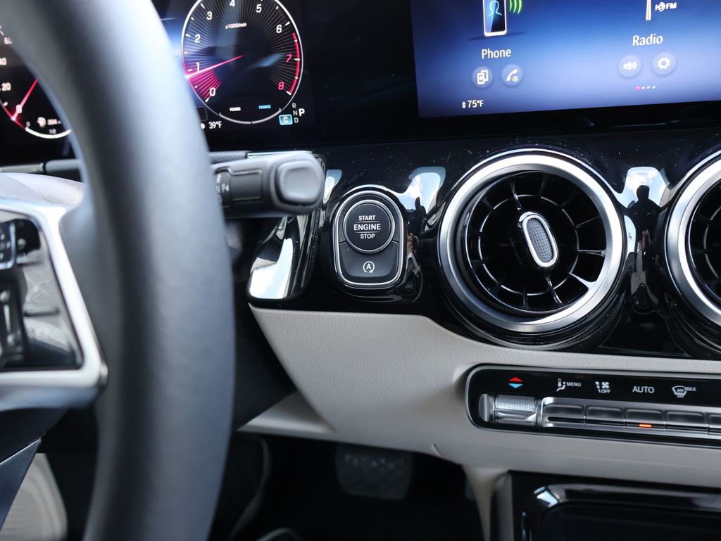 Certified 2025 Mercedes-Benz GLA 250 4MATIC image 29