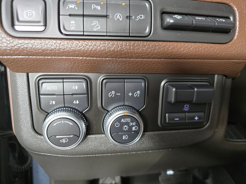 Used 2021 GMC Yukon Denali w/ Denali Ultimate Package AWD/4WD image 26