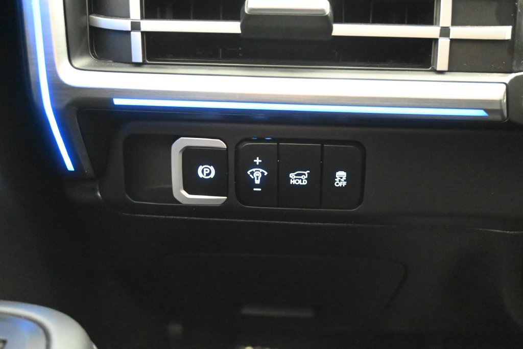 Used 2025 Hyundai Santa Fe Limited FWD image 21